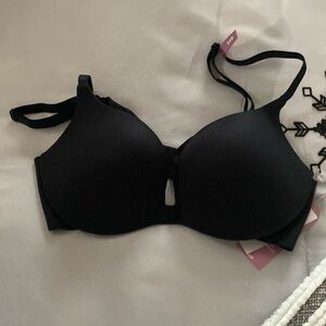 Ambrielle bra. Everyday T-shirt plunge bra. 34B. Black